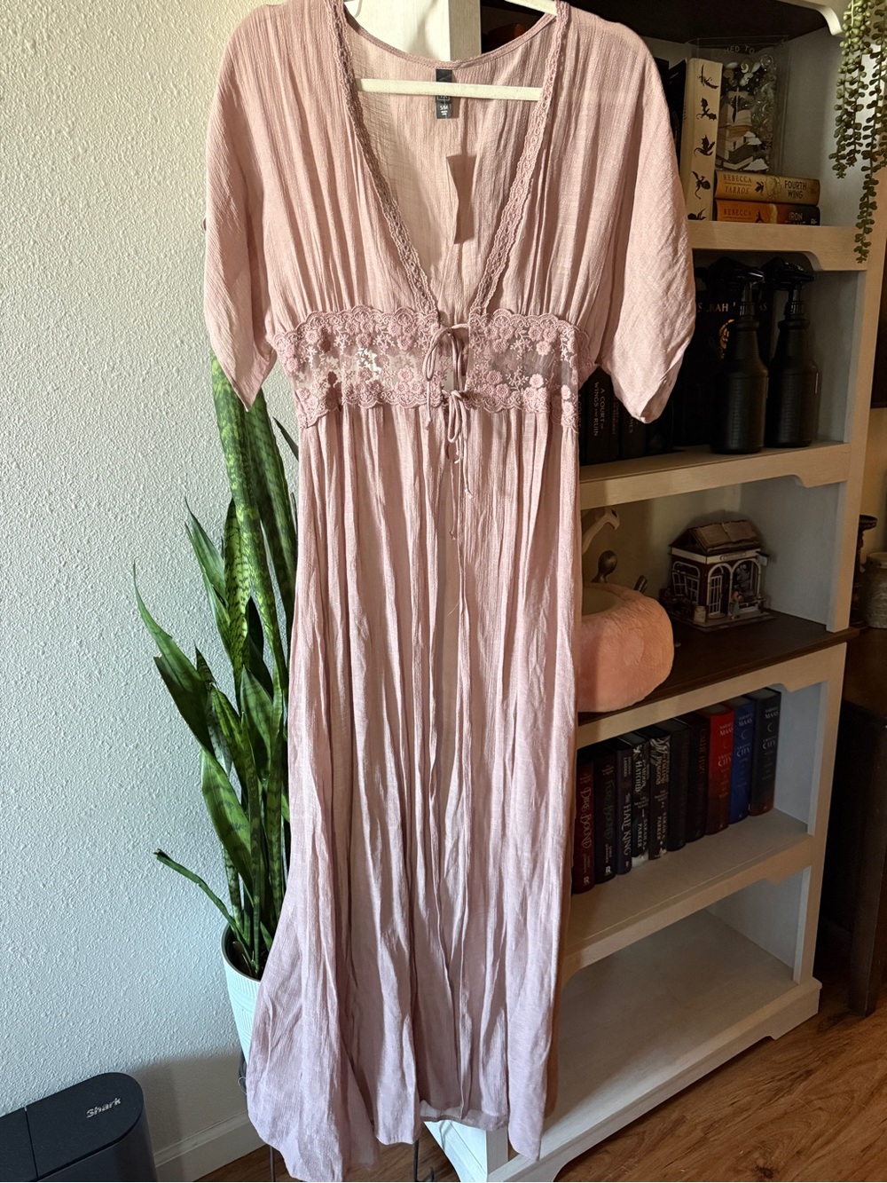 Francesca's Collections Blush Pink Lace-Trim kimono